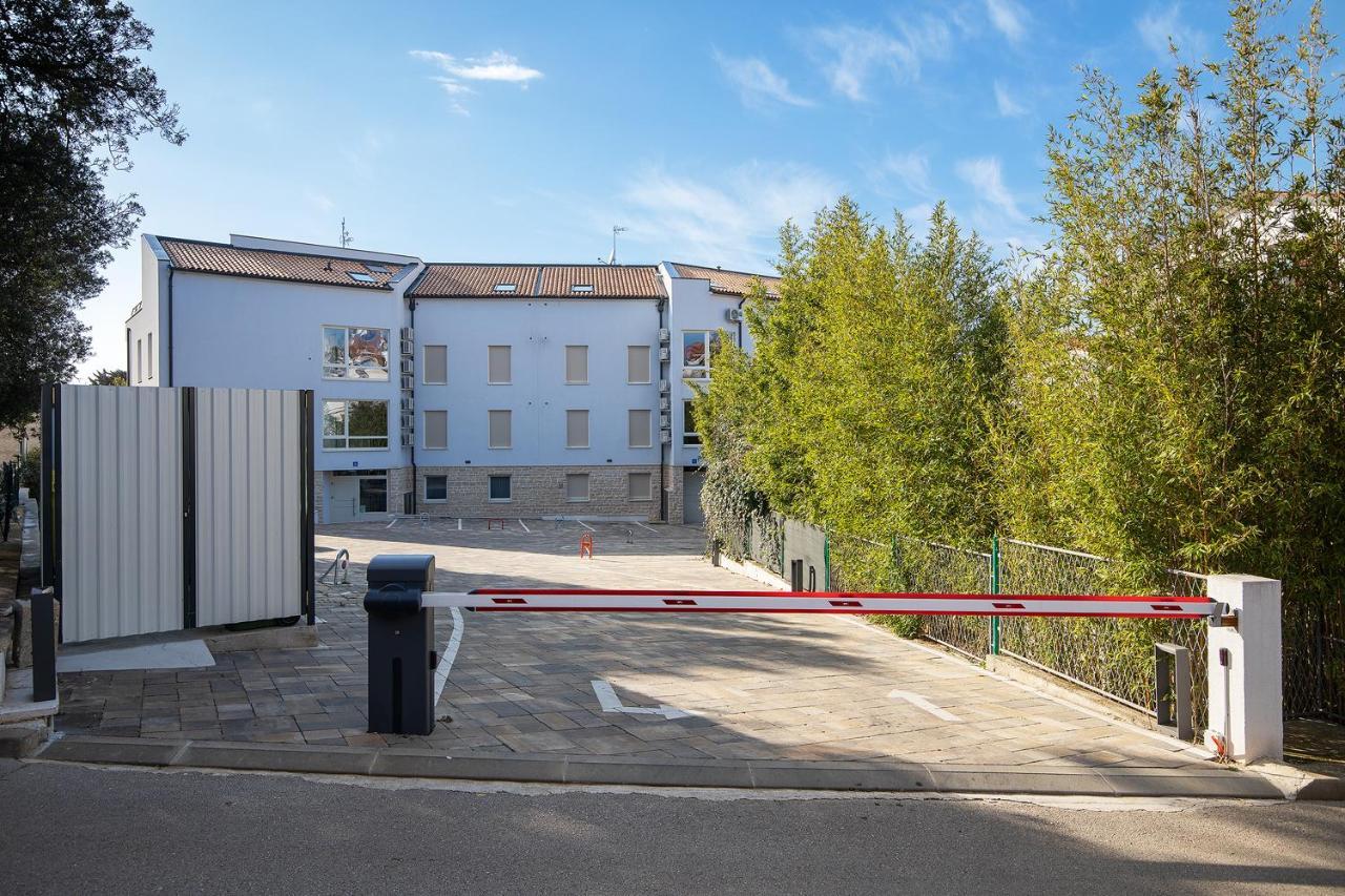 Apartman Damjan Pjescana Uvala Esterno foto